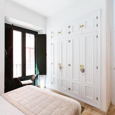 Cheap & Chic In The Center Of Sevilla Bagian luar foto