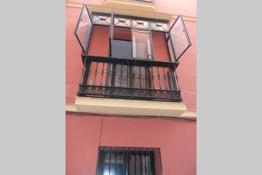Cheap & Chic In The Center Of Sevilla Bagian luar foto