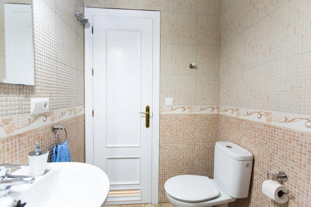 Cheap & Chic In The Center Of Sevilla Bagian luar foto