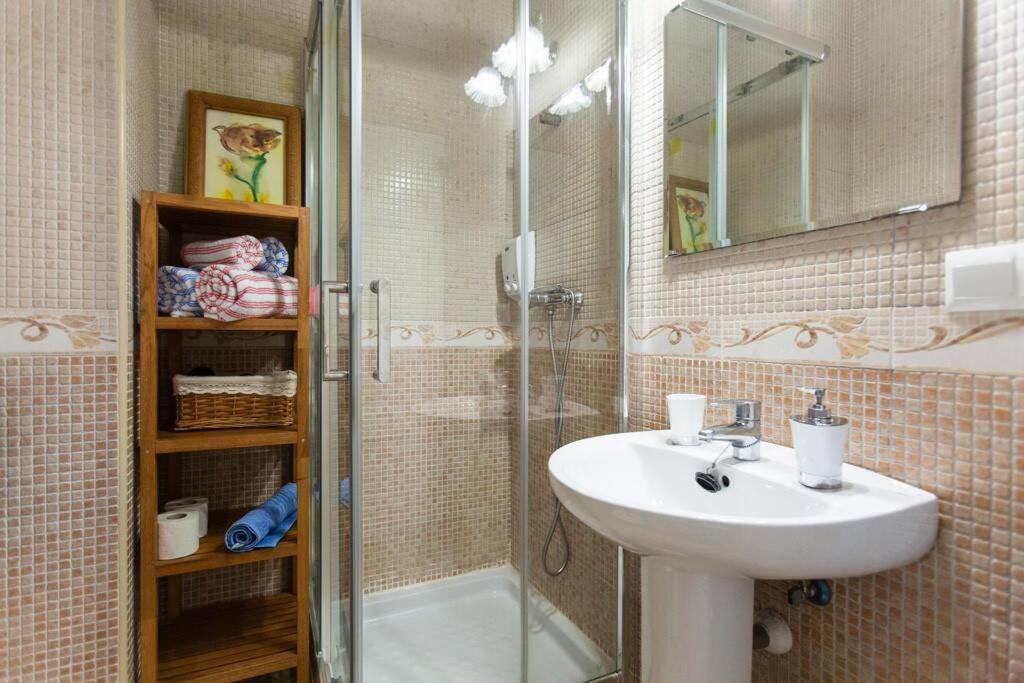Cheap & Chic In The Center Of Sevilla Bagian luar foto