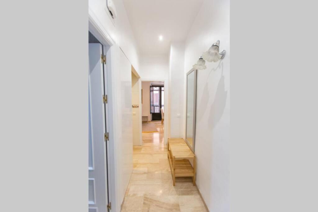 Cheap & Chic In The Center Of Sevilla Bagian luar foto