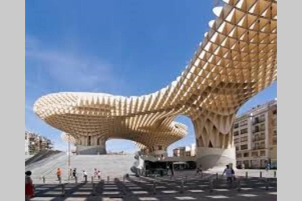 Cheap & Chic In The Center Of Sevilla Bagian luar foto